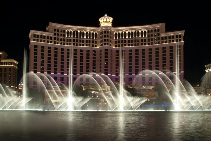 night-las-vegas-nevada-bellagio-fountains-photograph