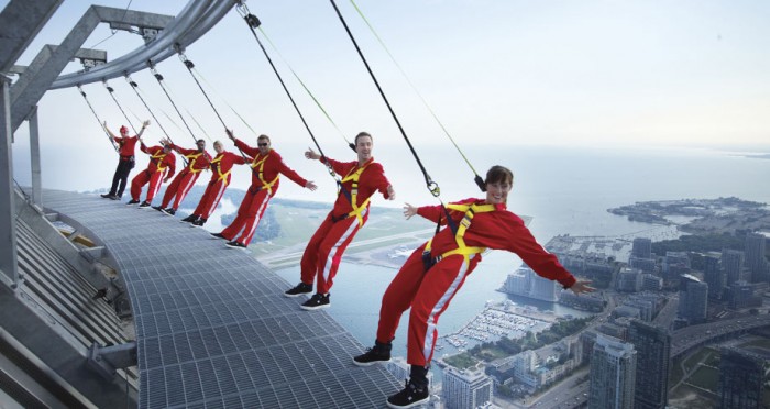 slide_ontario_cn-tower-edge-walk