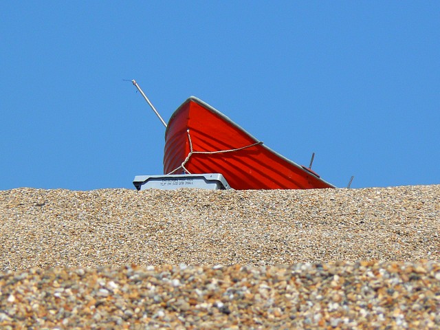 Boat_at_the_top_of_Chesil_Beach,_Dorset_-_geograph.org.uk_-_792860