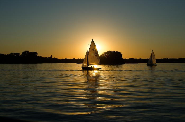 sailing-boats-384671_1280