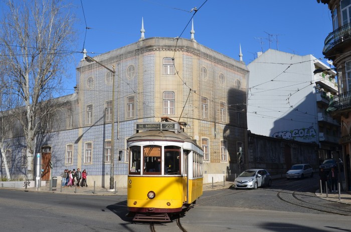 the-tram-674437_1280