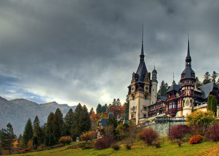 1024px-Castelul_Peles,_Sinaia_-_Vedere_panoramica