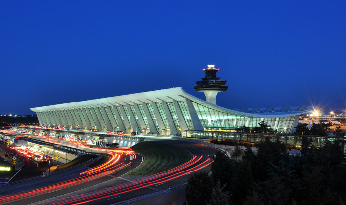 1200px-Washington_Dulles_International_Airport_at_Dusk