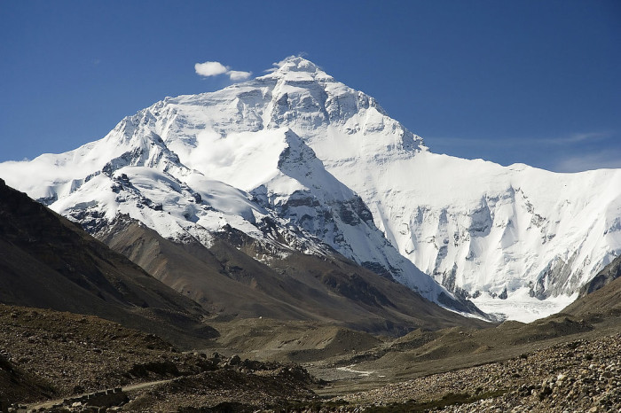 1024px-Everest_North_Face_toward_Base_Camp_Tibet_Luca_Galuzzi_2006_edit_1