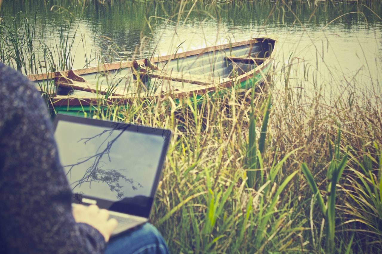 laptop-notebook-working-outside