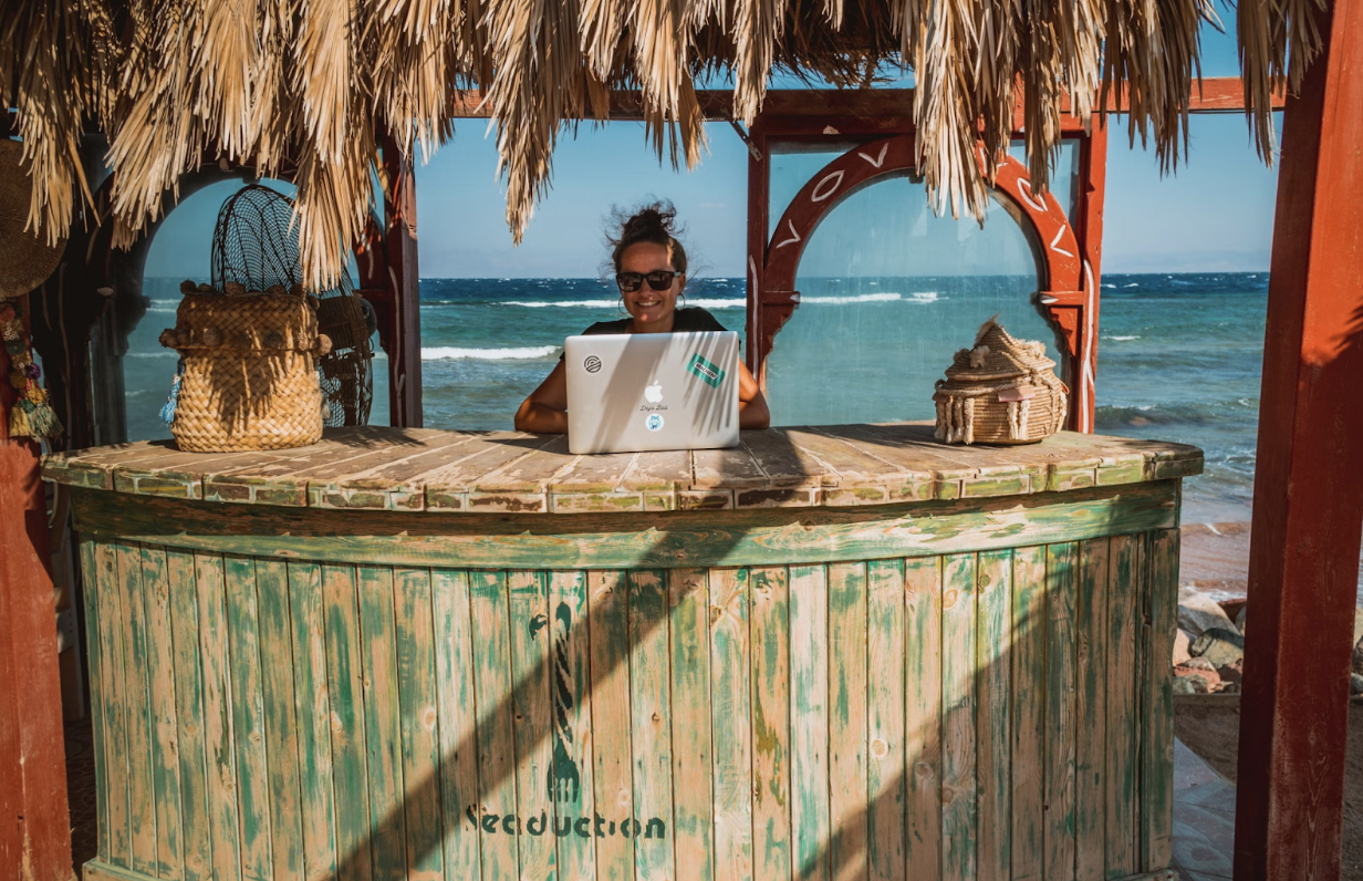 Staying Connected: Navigating Relationships and Social Life as a Digital Nomad